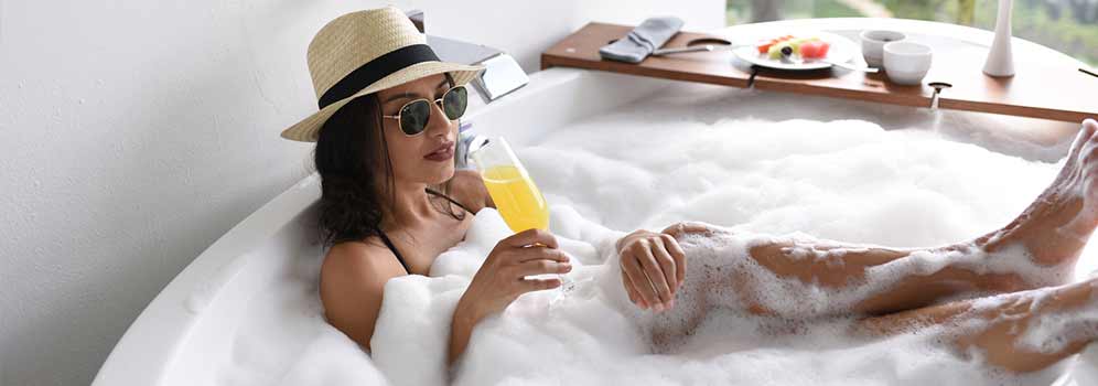 Relax with a drink in the tub